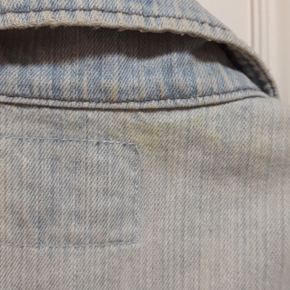 🛍️ Lightwash jean vest with jewels - Picture 5 of 5